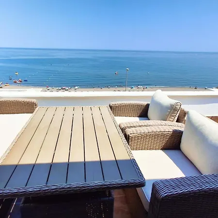 Sun, Beach, Views, And Relaxation アパート *